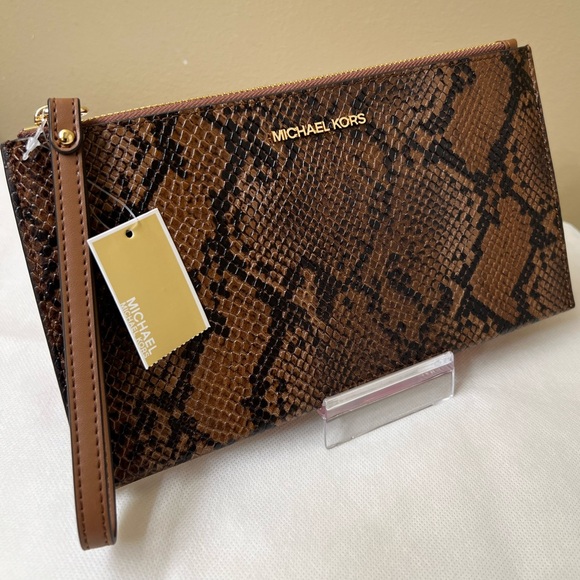 Michael Kors Jet Sets L Zipper Clutch/ Wristlet NWT - Picture 6 of 10